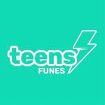 Local de indumentaria Teens Funes con exhibición de zapatillas importadas y ropa urbana de tendencia en Funes